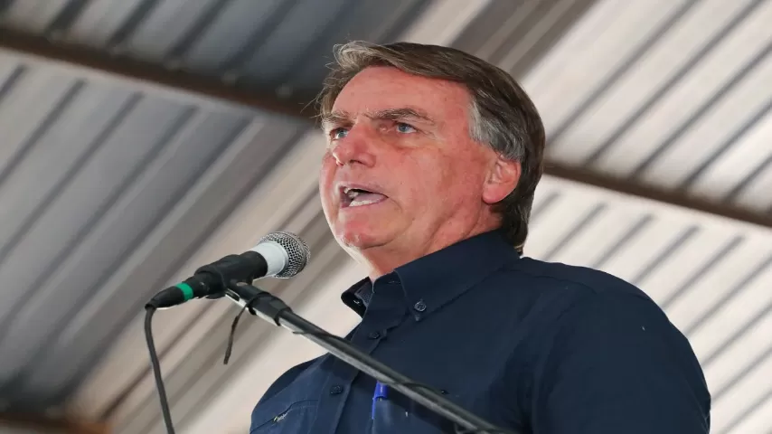 Lula é ‘cara de pau’ por me culpar pela inflação, diz Bolsonaro