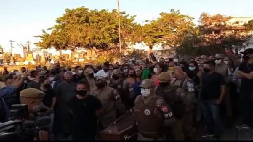 Policiais Militares de Itabuna realizam caminhada de protesto à morte do Soldado Wesley