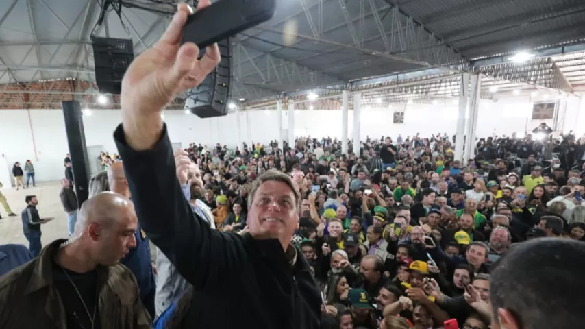 Bolsonaro diz que ‘falta coragem’ ao TSE para cassar sua candidatura