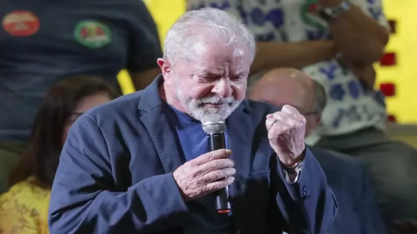 Lula induz eleitor a se beneficiar com programa de Bolsonaro e depois votar nele
