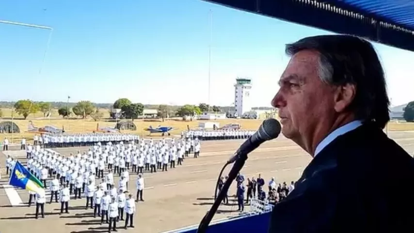 “O inimigo está dentro da nossa própria pátria”, diz Bolsonaro 