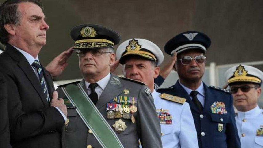 Oposição vai pedir impeachment de Bolsonaro por interferência nas Forças Armadas