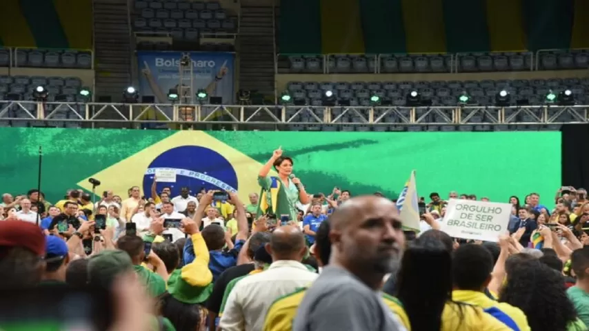 “Deus tem promessas para o Brasil”, diz Michelle Bolsonaro