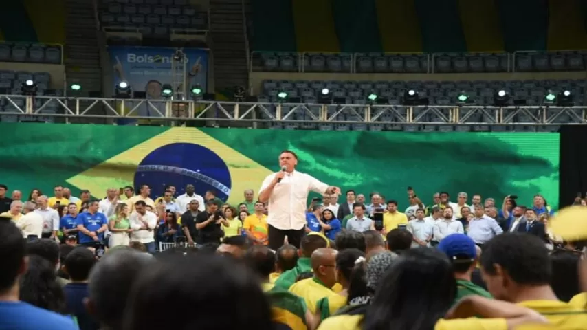 Bolsonaro: “Querem dar a Presidência para um cachaceiro”