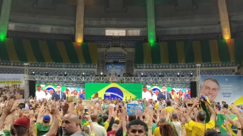 PL oficializa candidatura de Bolsonaro e apoiadores oram