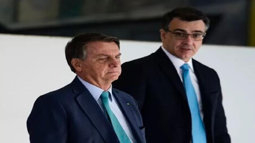 Bolsonaro sobre Carlos França: “Não tem motivo para trocar”