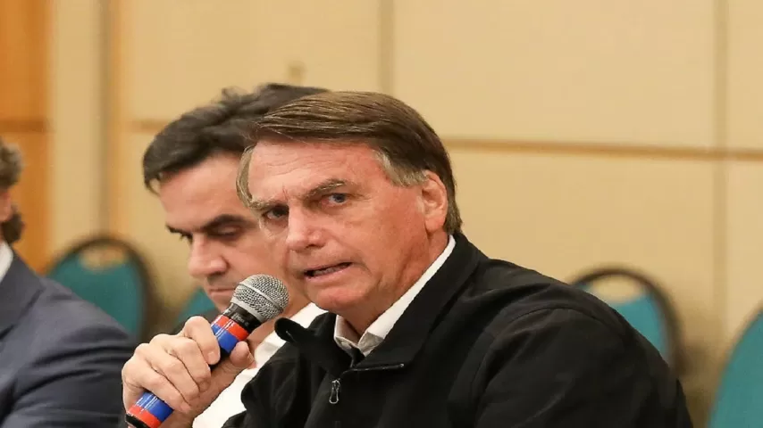 Bolsonaro: “Somos contra o controle da mídia e internet”