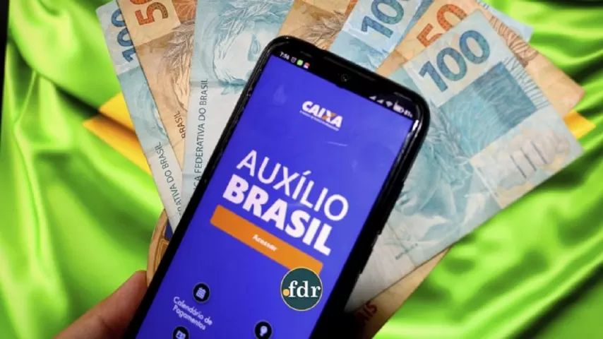 Bolsonaro explica como manter Auxílio Brasil de R$ 600 em 2023