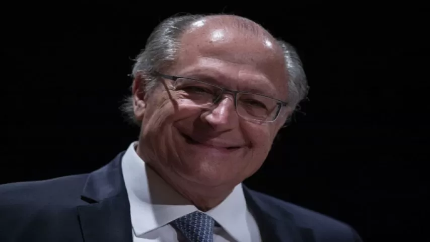 Eleito vice, Alckmin continuará respondendo ação por caixa 2