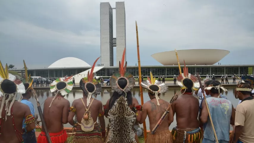 Índios declaram guerra a Lula e ao STF