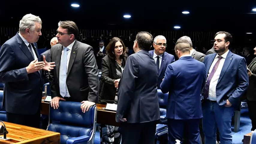 Senadores se rebelam contra judiciário