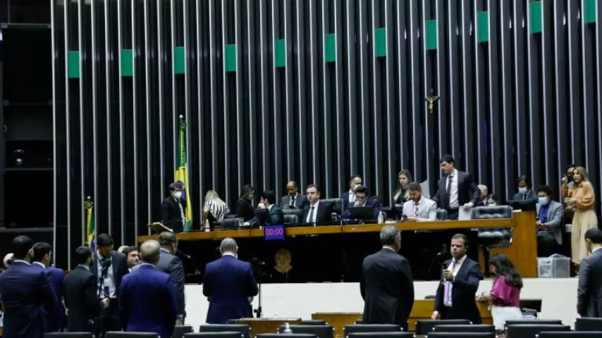 Congresso critica interferência do STF