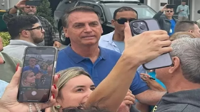 ‘Nunca saí fora das quatro linhas, alguns me criticam por causa disso’, diz Bolsonaro