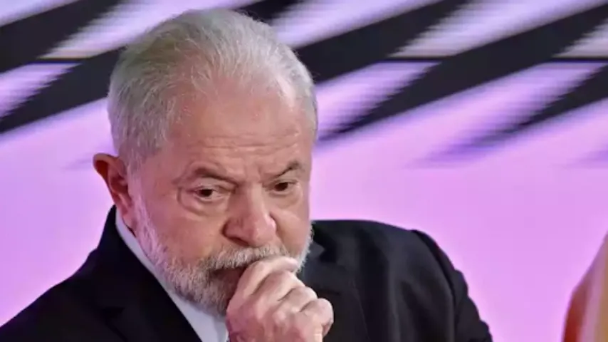 Lula tem pneumonia leve, cancela agenda e adia embarque para China