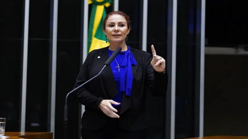 “Impeachment ou camisa de força?”, questiona Zambelli sobre lula 