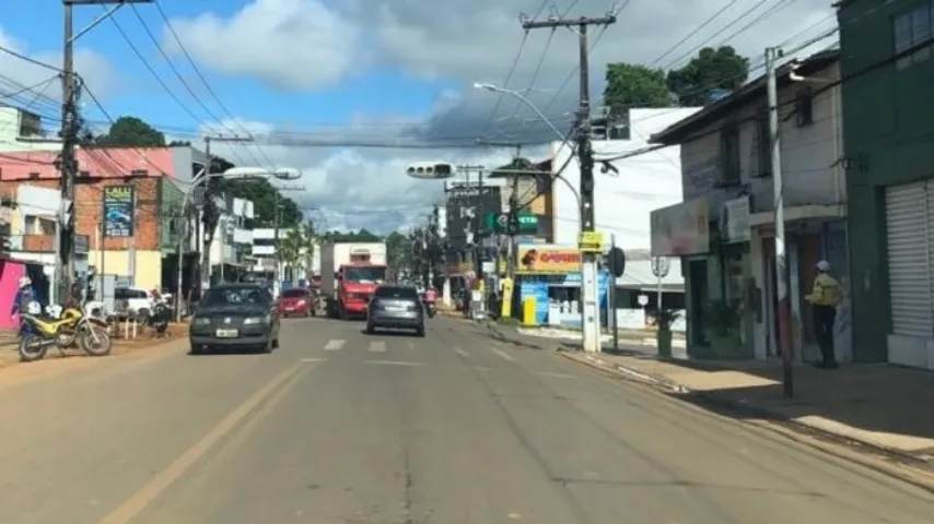 SEMÁFOROS QUEBRADOS EXIGEM ATENÇÃO DE MOTORISTAS NA AVENIDA ITABUNA