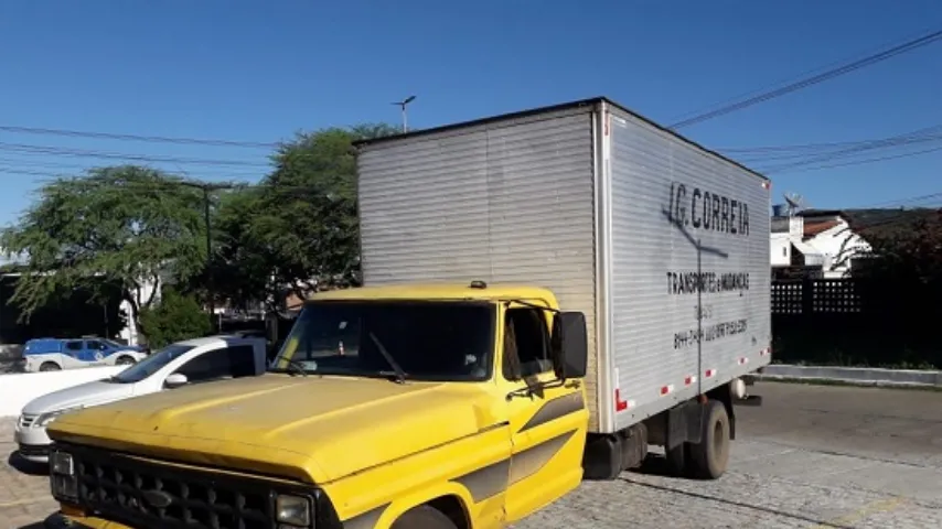 Caminhão roubado no bairro Mangabinha em Itabuna é recuperado em Jitaúna