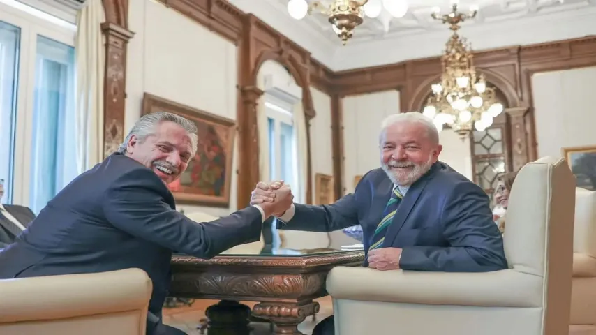 Presidente da Argentina se encontra com Lula para conseguir socorro do BNDES