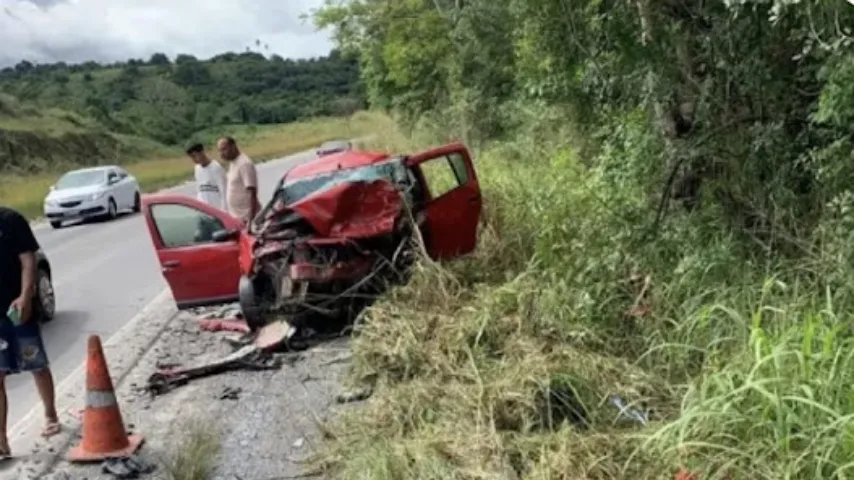 Três da mesma família morrem em acidente na Bahia; vítimas iam para casamento