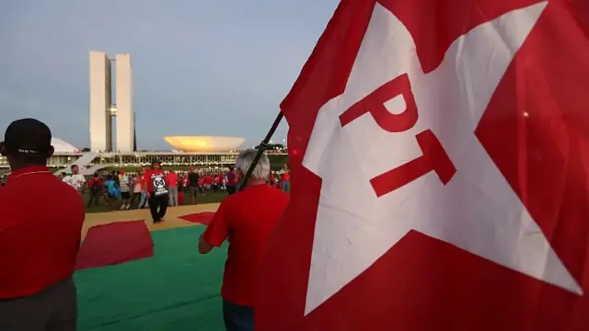 Partido Novo aciona a Justiça contra a TV do PT