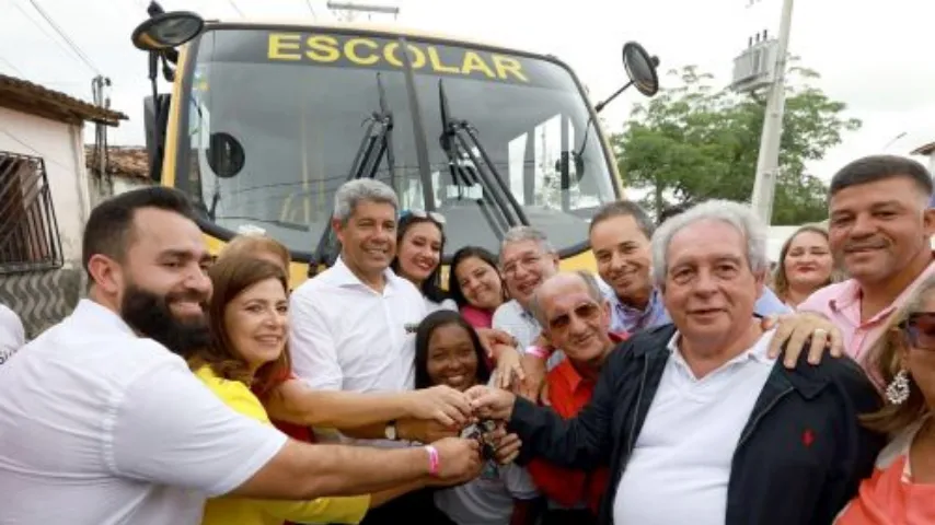 ITAJU DO COLÔNIA: GOVERNADOR ENTREGA OBRAS E ANUNCIA PONTE E PAVIMENTAÇÃO