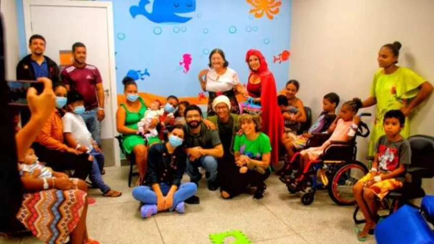 Equipe do Hospital Materno Infantil deixa jaleco de lado e se transforma em personagens da estória de Chapeuzinho Vermelho