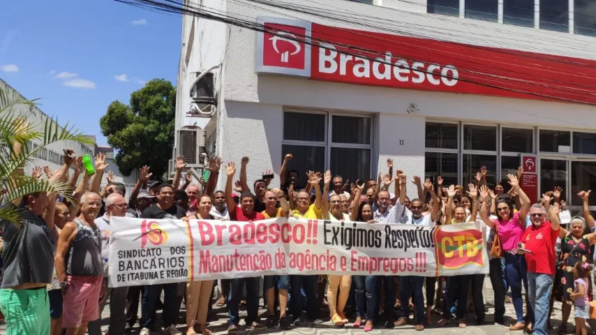 Sindicato protesta contra transformação da agência do Bradesco de Ibicaraí em Unidade de Negócios