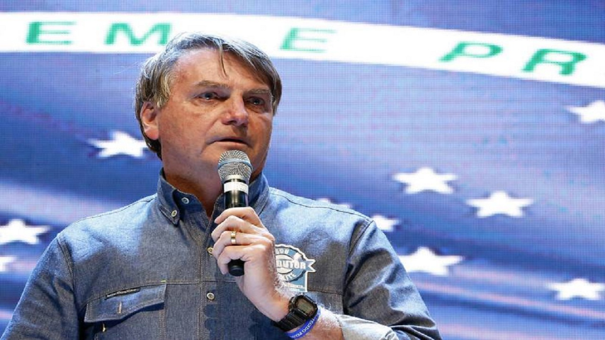 Bolsonaro anuncia novo Bolsa Família no valor de R$ 300