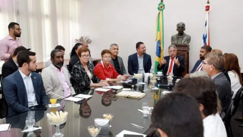 Programa Bahia Pela Paz é apresentado a deputados e deputadas na Albaa