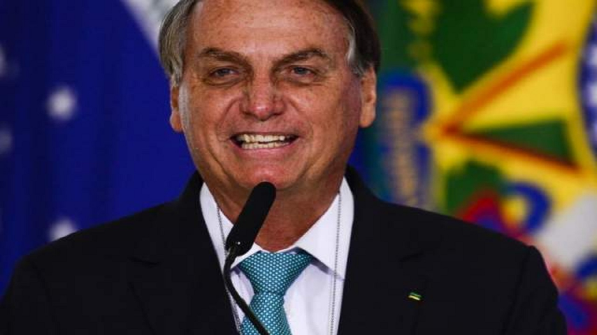 Bolsonaro diz que vai lançar linha de crédito para PMs comprarem casas com “juros lá embaixo” 