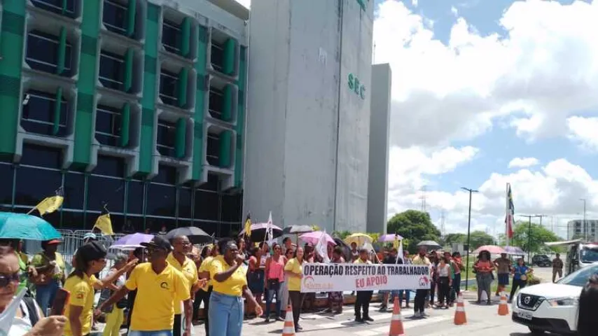 BAHIA: TERCEIRIZADOS DA REDE ESTADUAL DE ENSINO APROVAM GREVE