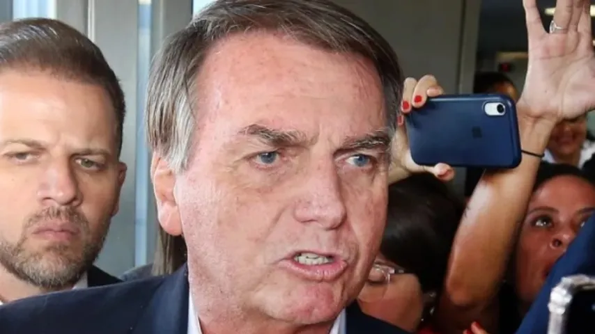 ‘Atiro para matar, mas ninguém me leva preso’, diz Bolsonaro