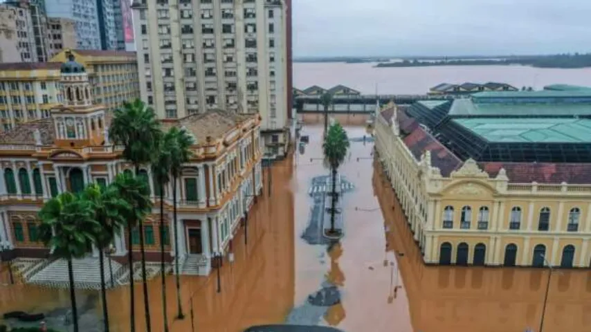 Anoiteceu em Porto Alegre