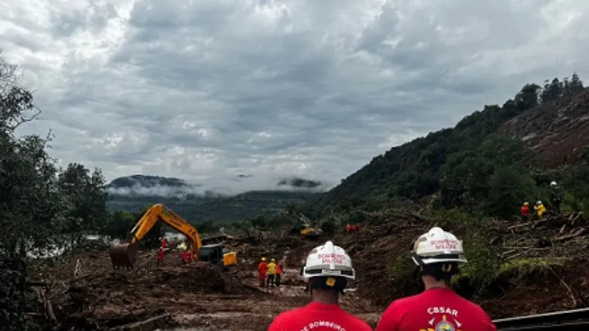 Bombeiros baianos resgatam pessoa com vida após desabamento de imóvel no Rio Grande do Sul