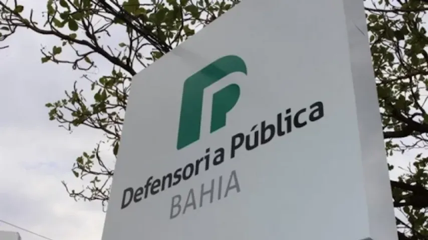 Defensores públicos da Bahia fazem ato para marcar início da greve