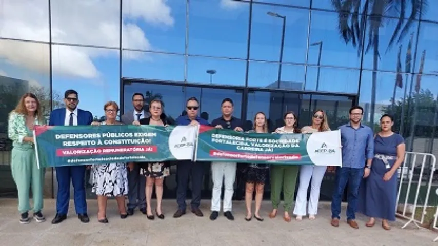 Defensores baianos fazem ato público para marcar primeiro dia de greve da categoria