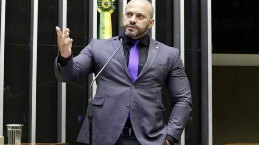 Moraes, do STF, concede prisão domiciliar ao deputado Daniel Silveira, que usará tornozeleira