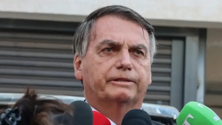 Apostando no TSE, Bolsonaro está confiante em disputar eleição em 2026