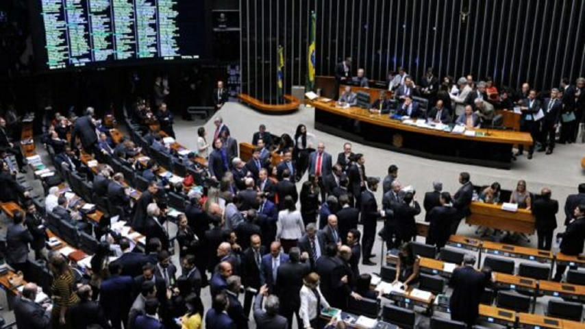 Câmara aprova LDO com salário mínimo de R$ 1.147 para 2022