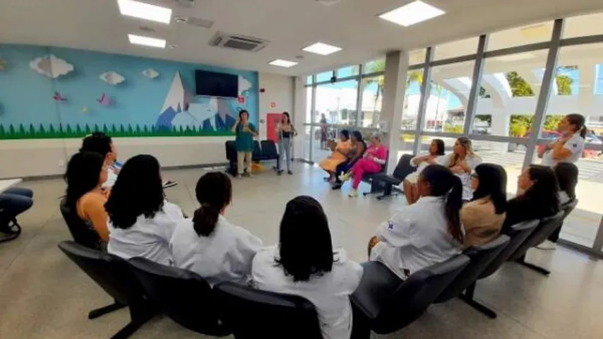 Musicista francesa faz apresentação inédita com a técnica de canto pré-natal para colaboradores e pacientes do Materno-Infantil de Ilhéus