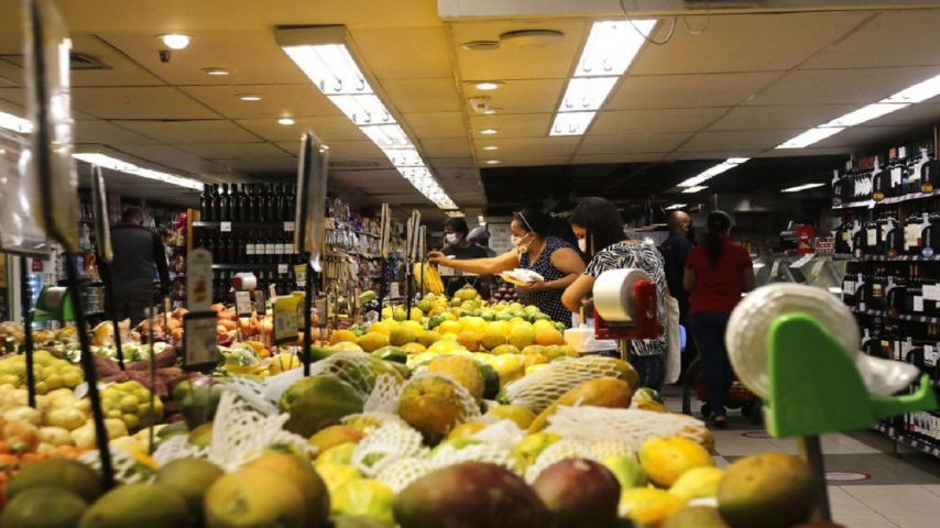 Apesar da alta nos preços, supermercados têm queda de 10% no faturamento