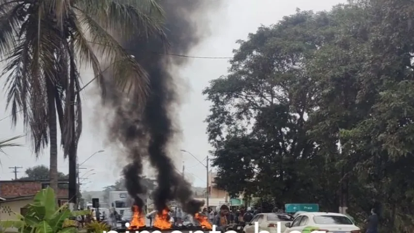 PROTESTO POR FALTA DE ENERGIA BLOQUEIA A BA-001 NO TRECHO ILHÉUS-UNA