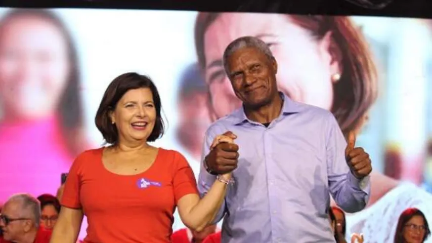 Adélia oficializa candidatura a prefeita de Ilhéus em grande festa, com presença de Jaques Wagner