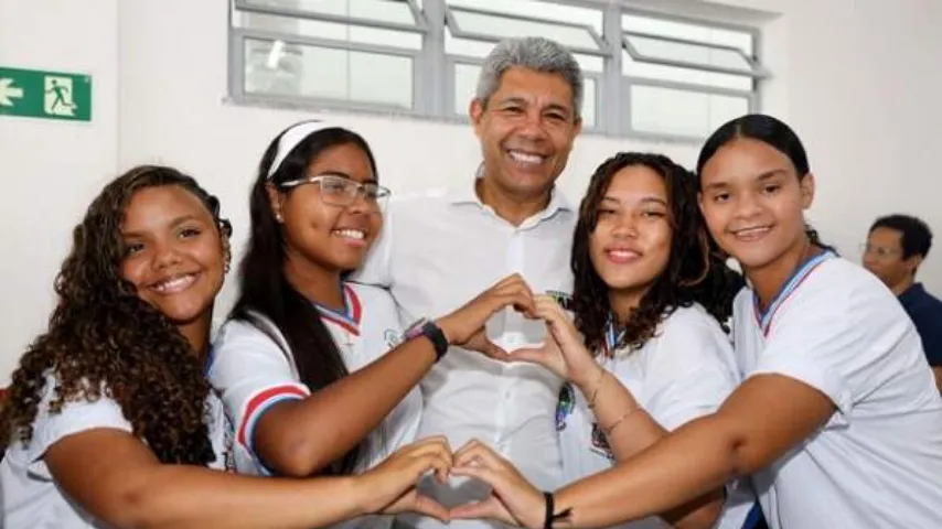 Jerônimo comemora avanços na educação da Bahia