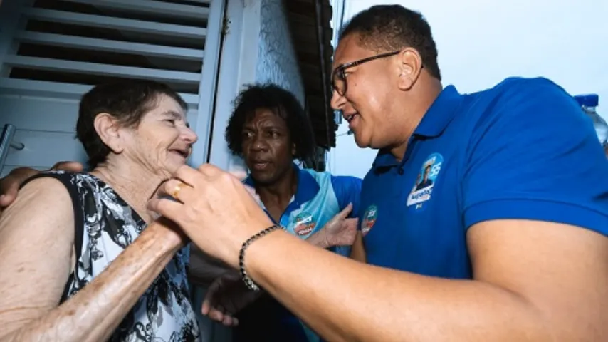 Augusto Castro caminha lado a lado com moradores do Banco Raso e garante novos investimentos