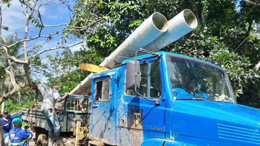 Operários da EMASA recuperaram rede da elétrica na Estação de Rio do Braço e captação de água é normalizada