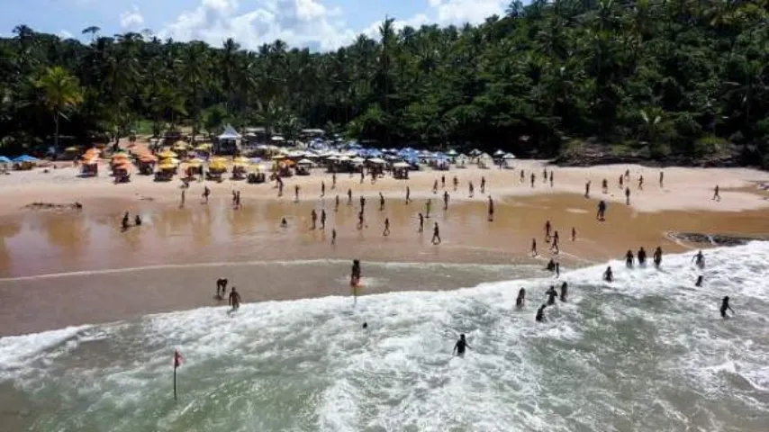 Selo Bandeira Azul qualifica turismo de sol e praia na Bahia