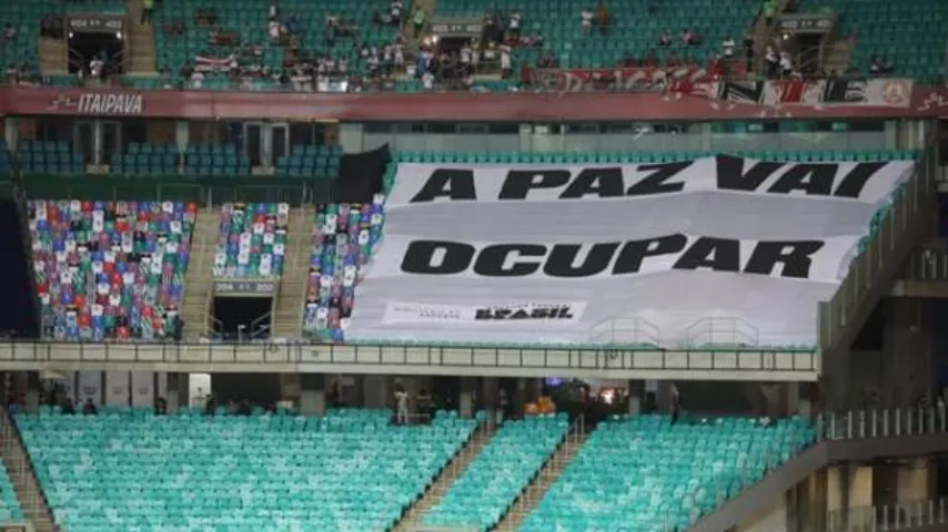 Ação simbólica na Arena Fonte Nova promove campanha pela paz no futebol