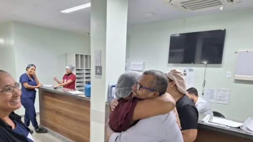 Paciente submetido a três neurocirurgias no Hospital Regional Costa do Cacau reencontra equipe de assistência da unidade