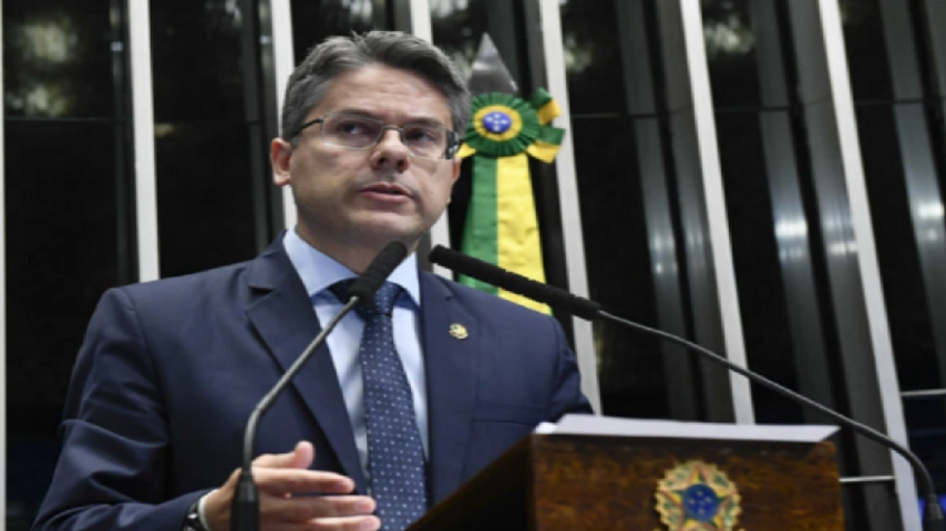 ‘Não dá pra fingir’ que não teve corrupção com o PT, diz senador Alessandro Vieira